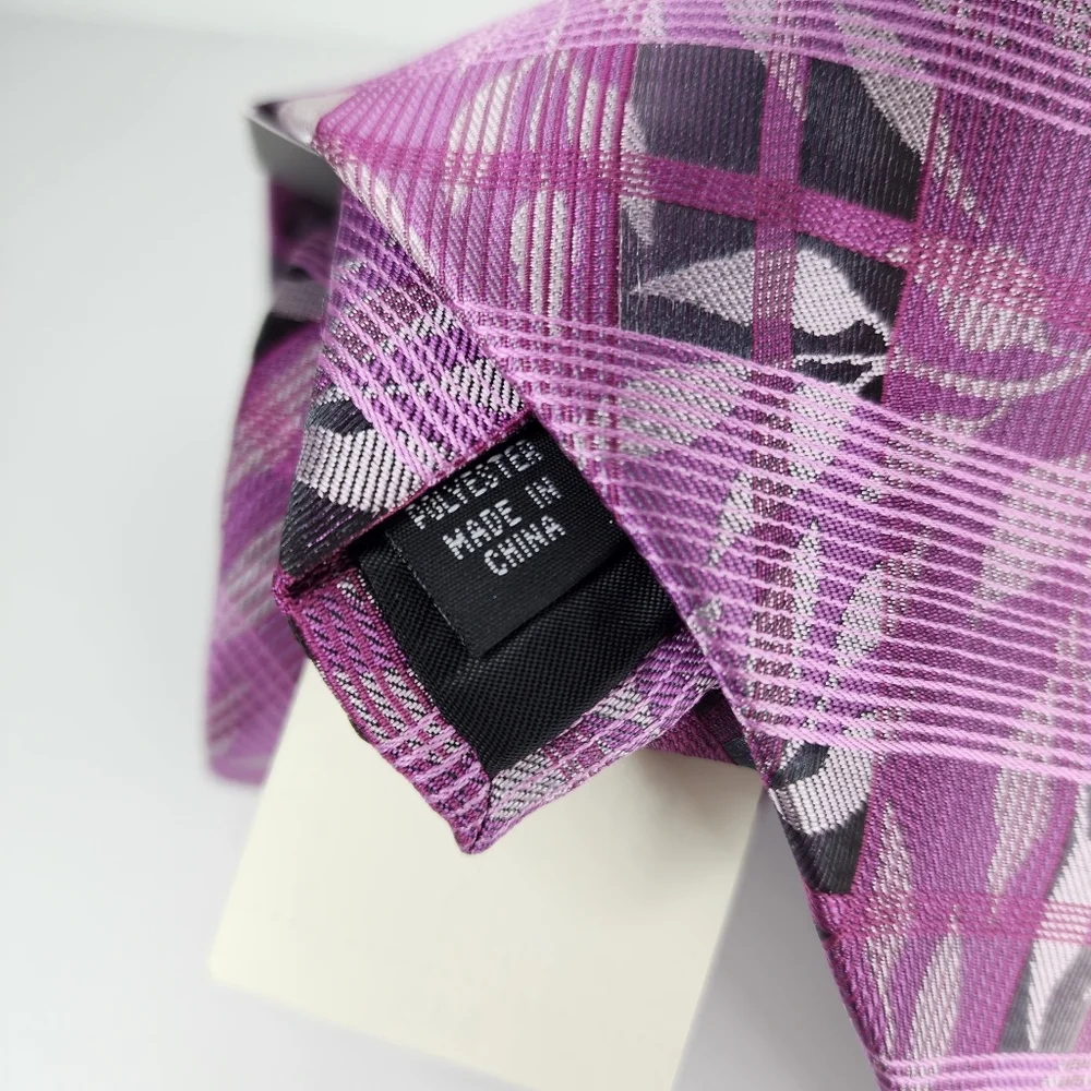 VAN HEUSEN Purple Leaves Tie. NWT.